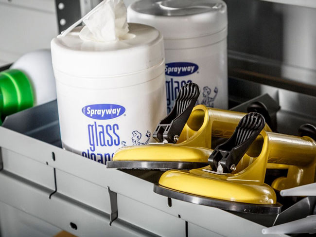 Quickly find and access all your glass repair tools and consumables with our shelving station